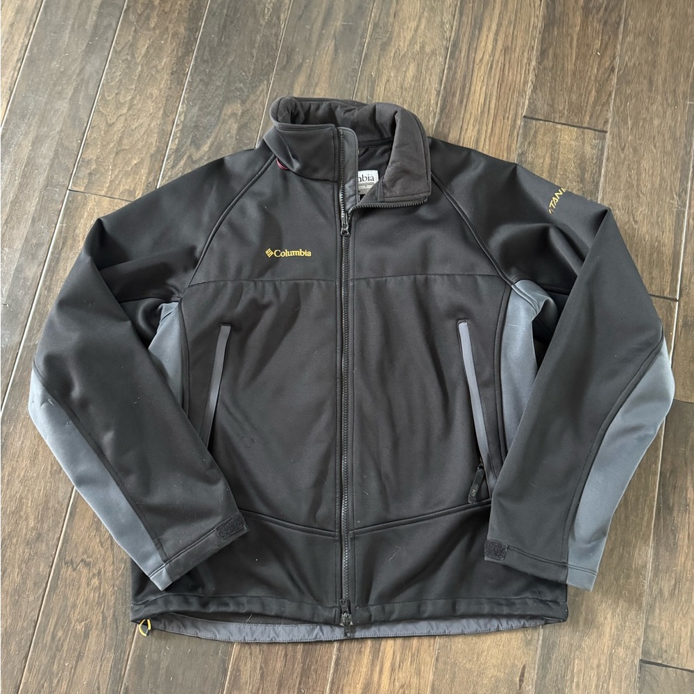 Columbia Men's Black and Gray Performance Jacket